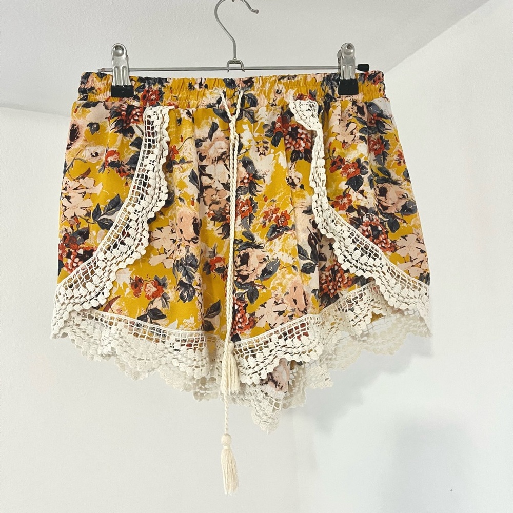 Floral Lace Trim Women's Shorts